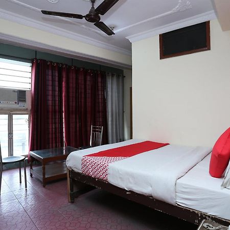 Oyo 39830 Hotel Esquire Meerut Exterior photo